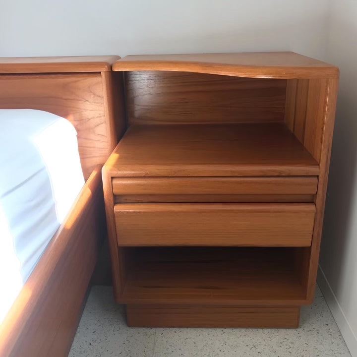 Mobican Teak Queen Size Bed
