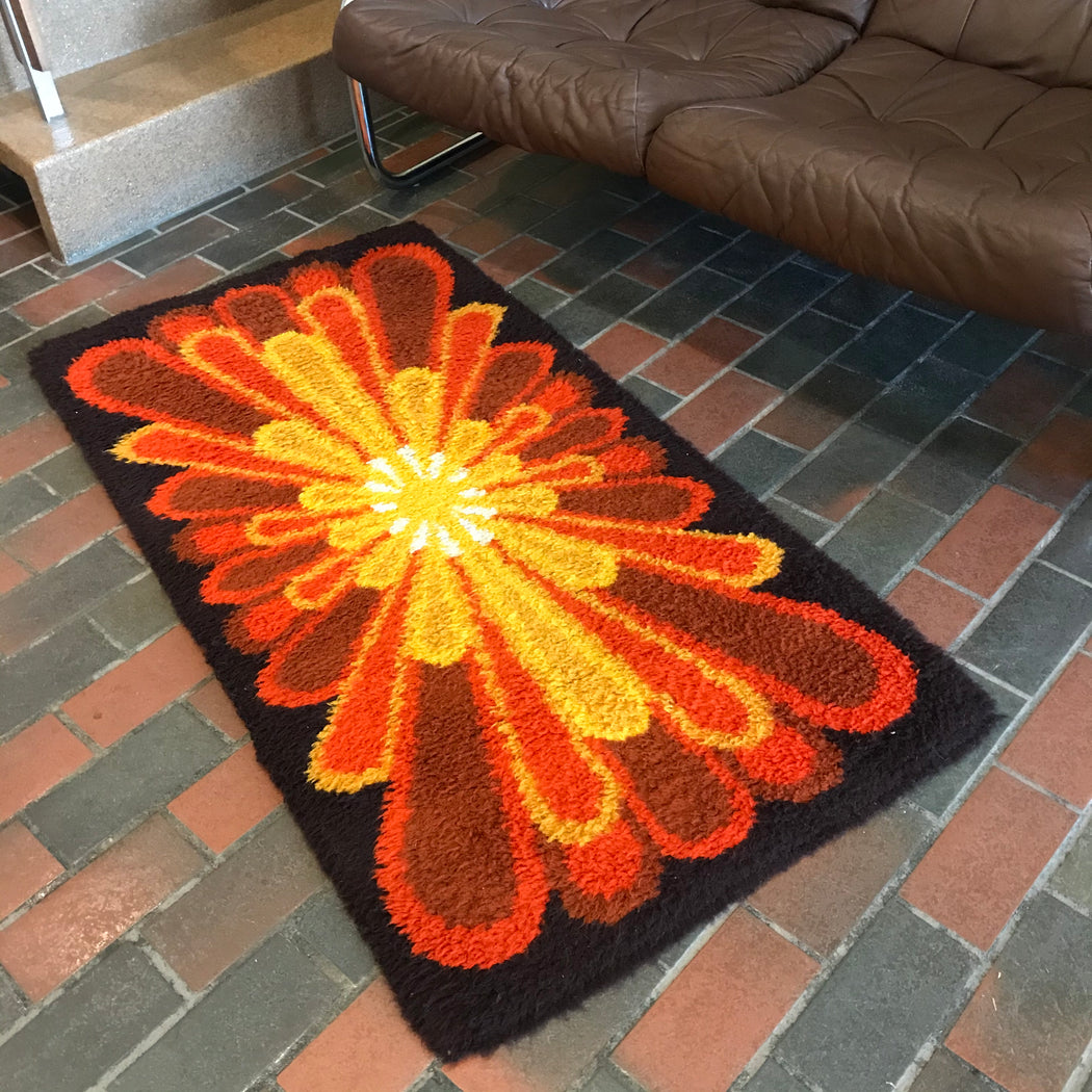 Groovy Rya Rug
