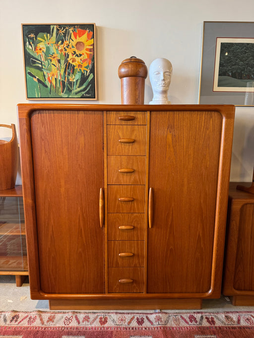 Dyrlund Dresser Hutch