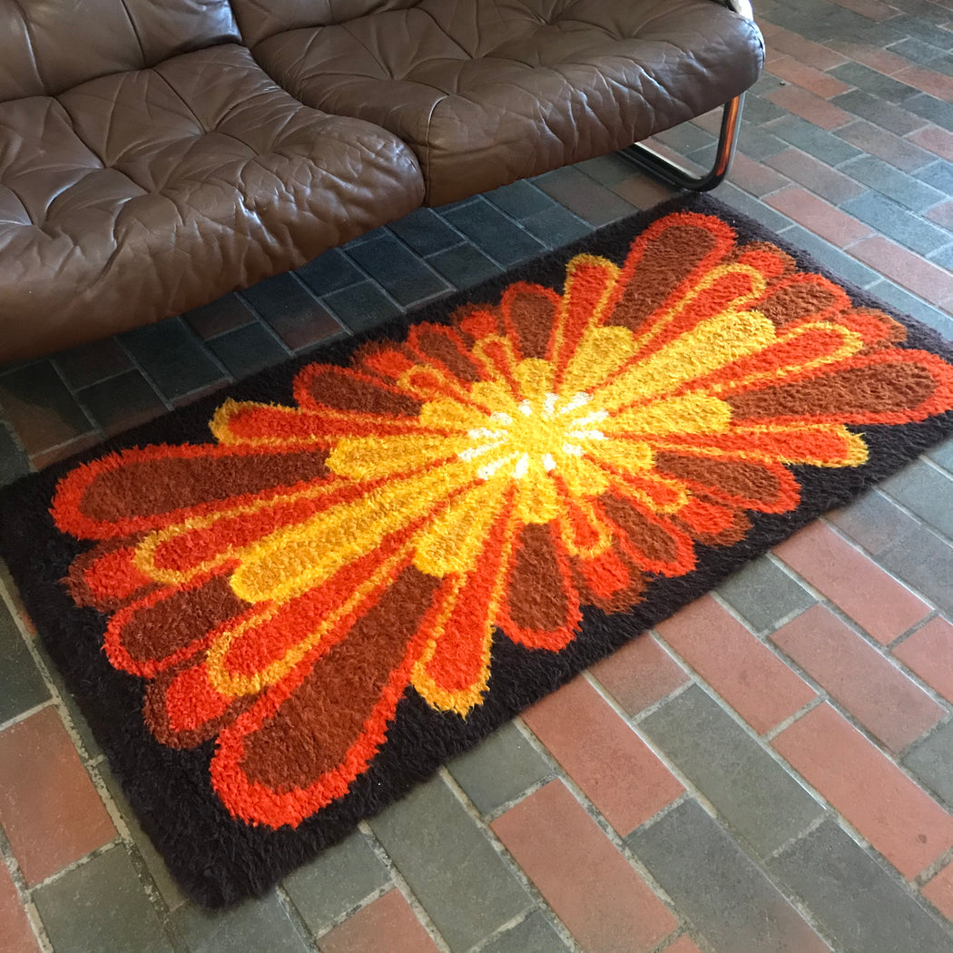 Groovy Rya Rug