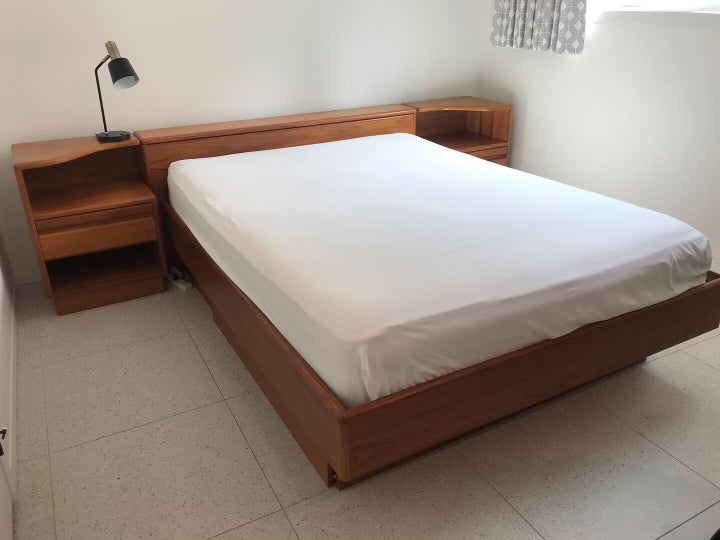 Mobican Teak Queen Size Bed