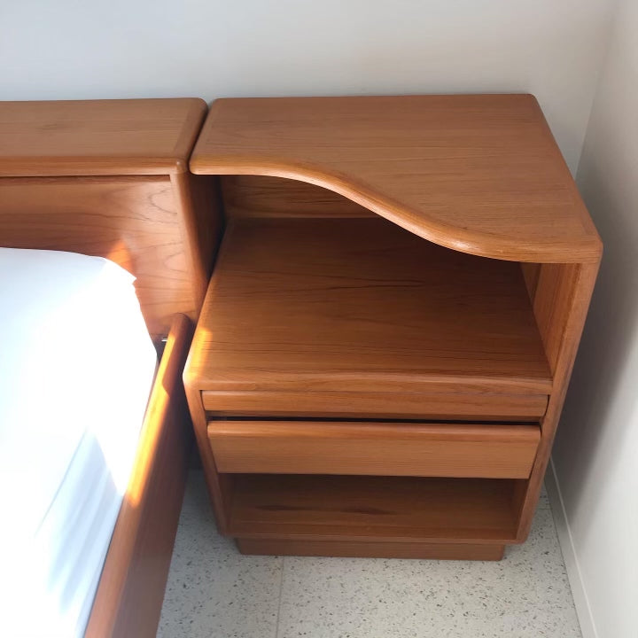 Mobican Teak Queen Size Bed