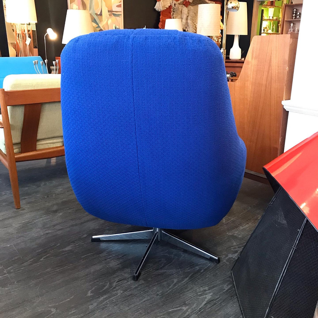 SOLD • Doerner Scoop Swivel Chair