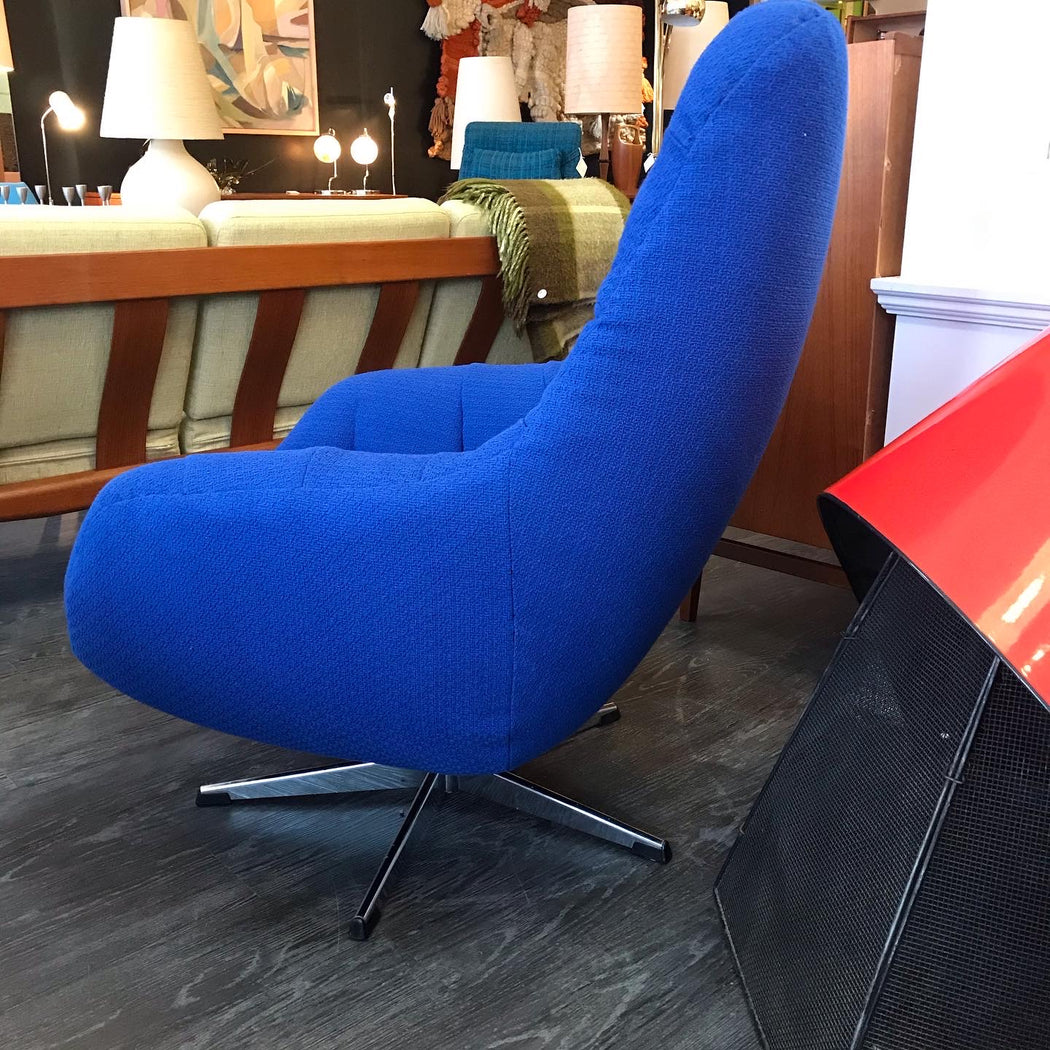 SOLD • Doerner Scoop Swivel Chair