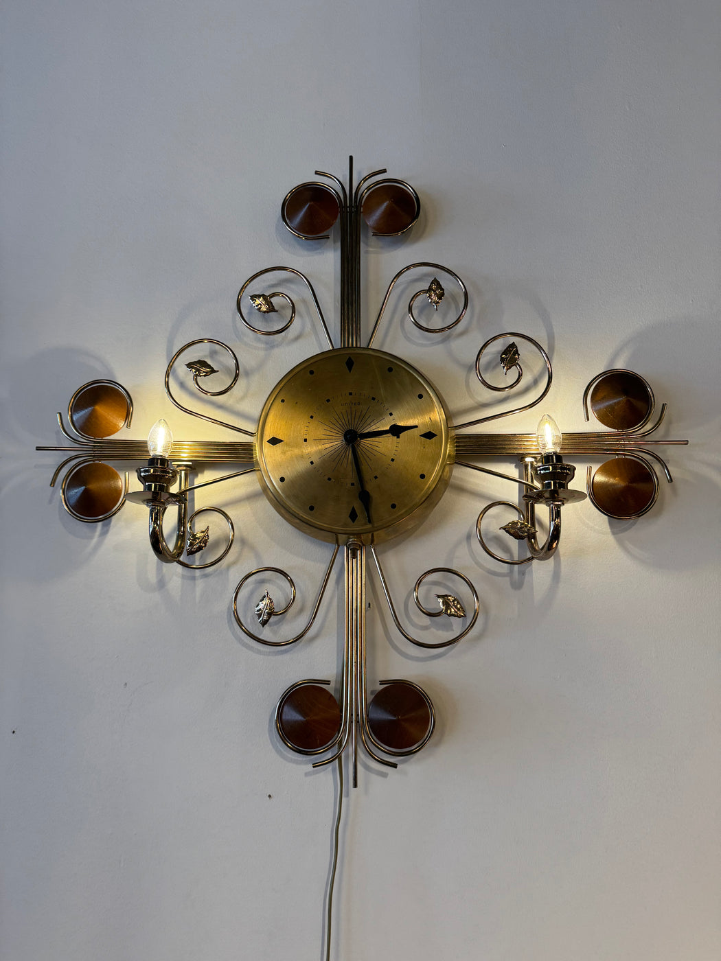 Vintage Starburst Clock With Lights