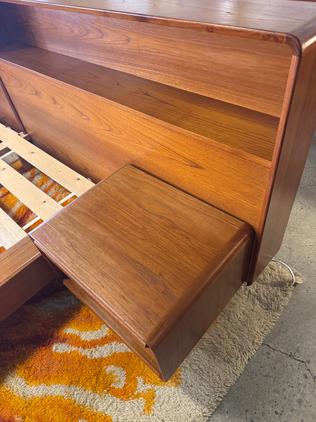 Westnofa Queen Teak Bed + Nightstands