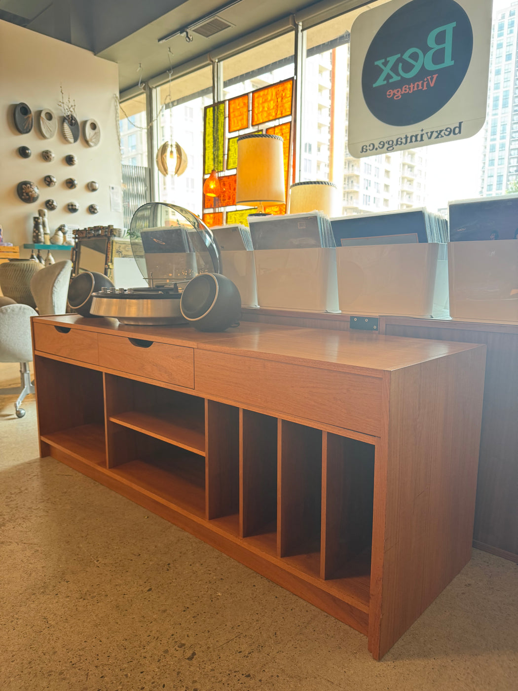 Teak Expanding Media Unit