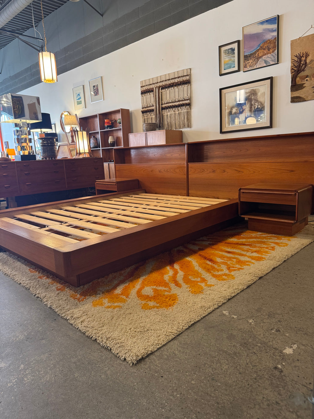 Westnofa Queen Teak Bed + Nightstands