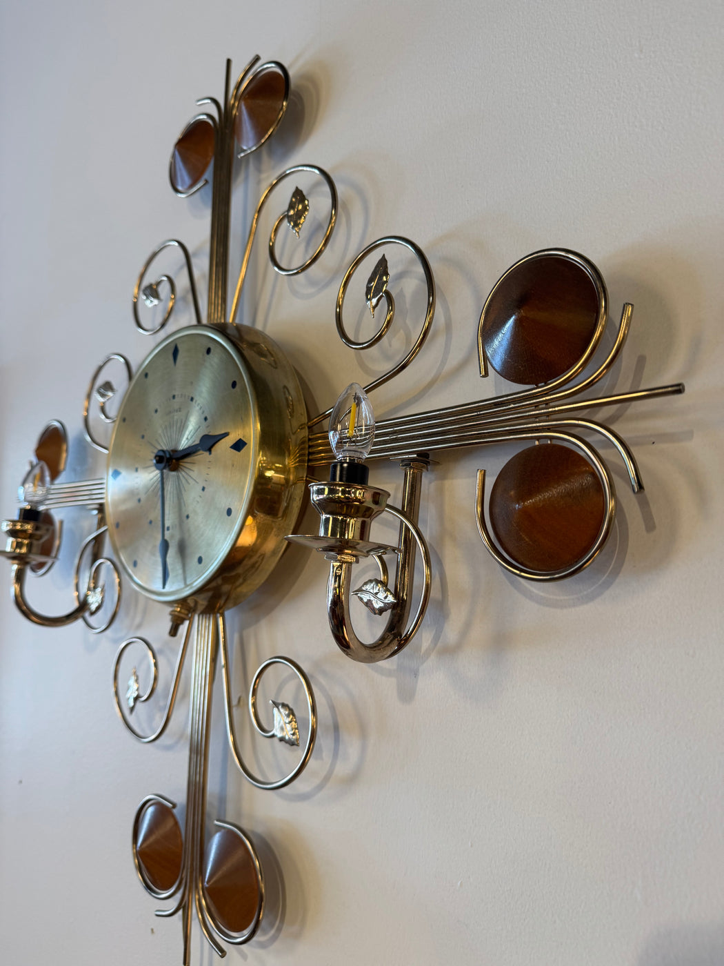 Vintage Starburst Clock With Lights
