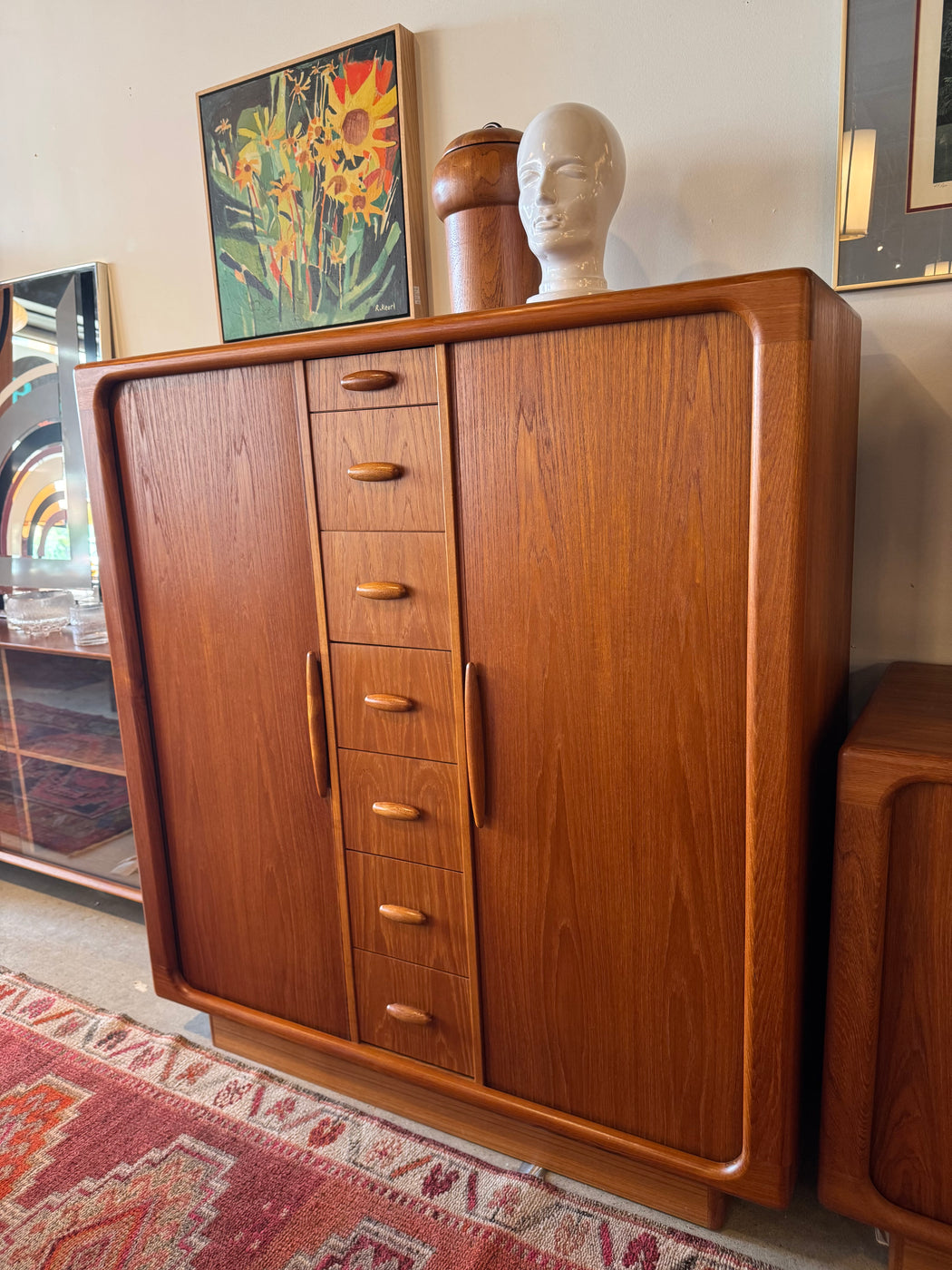 Dyrlund Dresser Hutch