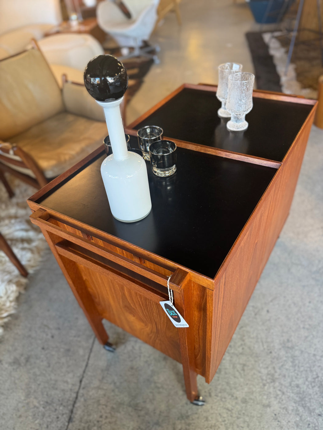 Expanding Teak Bar by Niels Eric Glasdum Jensen