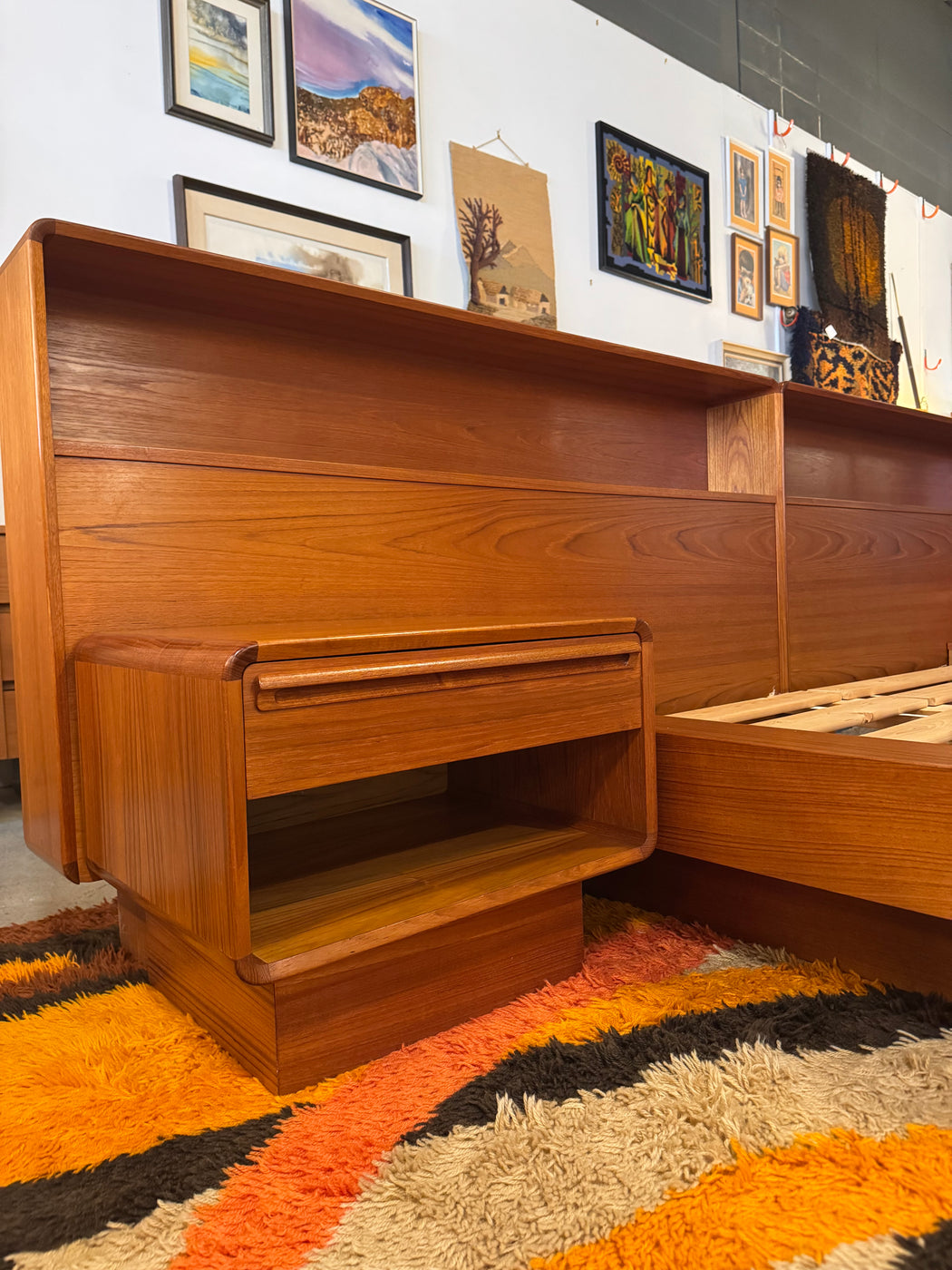 Westnofa Queen Teak Bed + Nightstands
