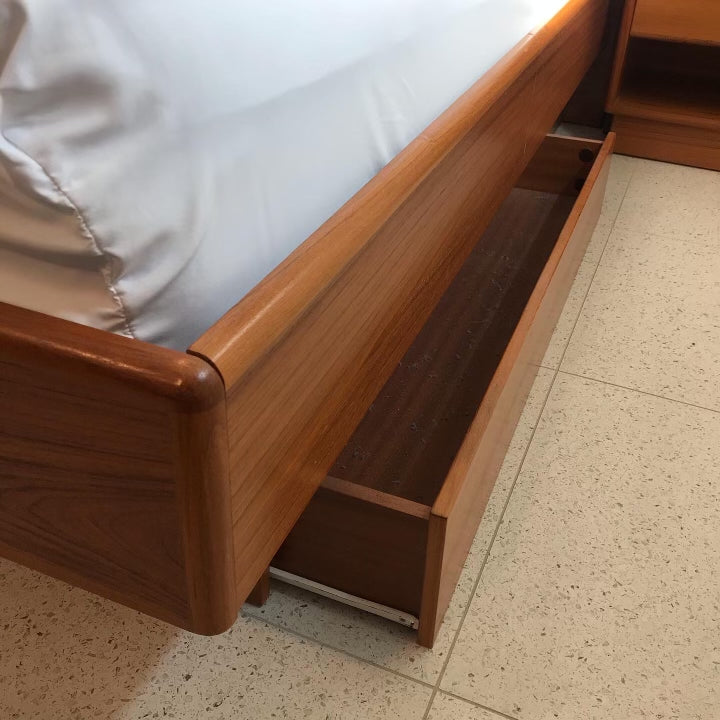 Mobican Teak Queen Size Bed