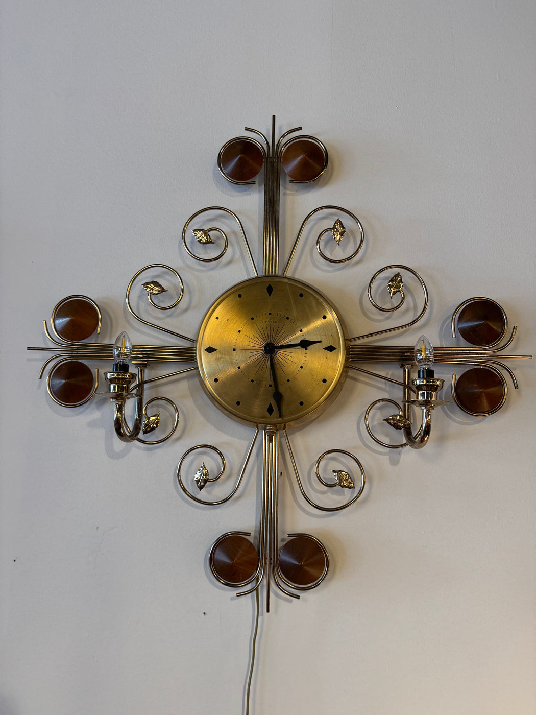 Vintage Starburst Clock With Lights