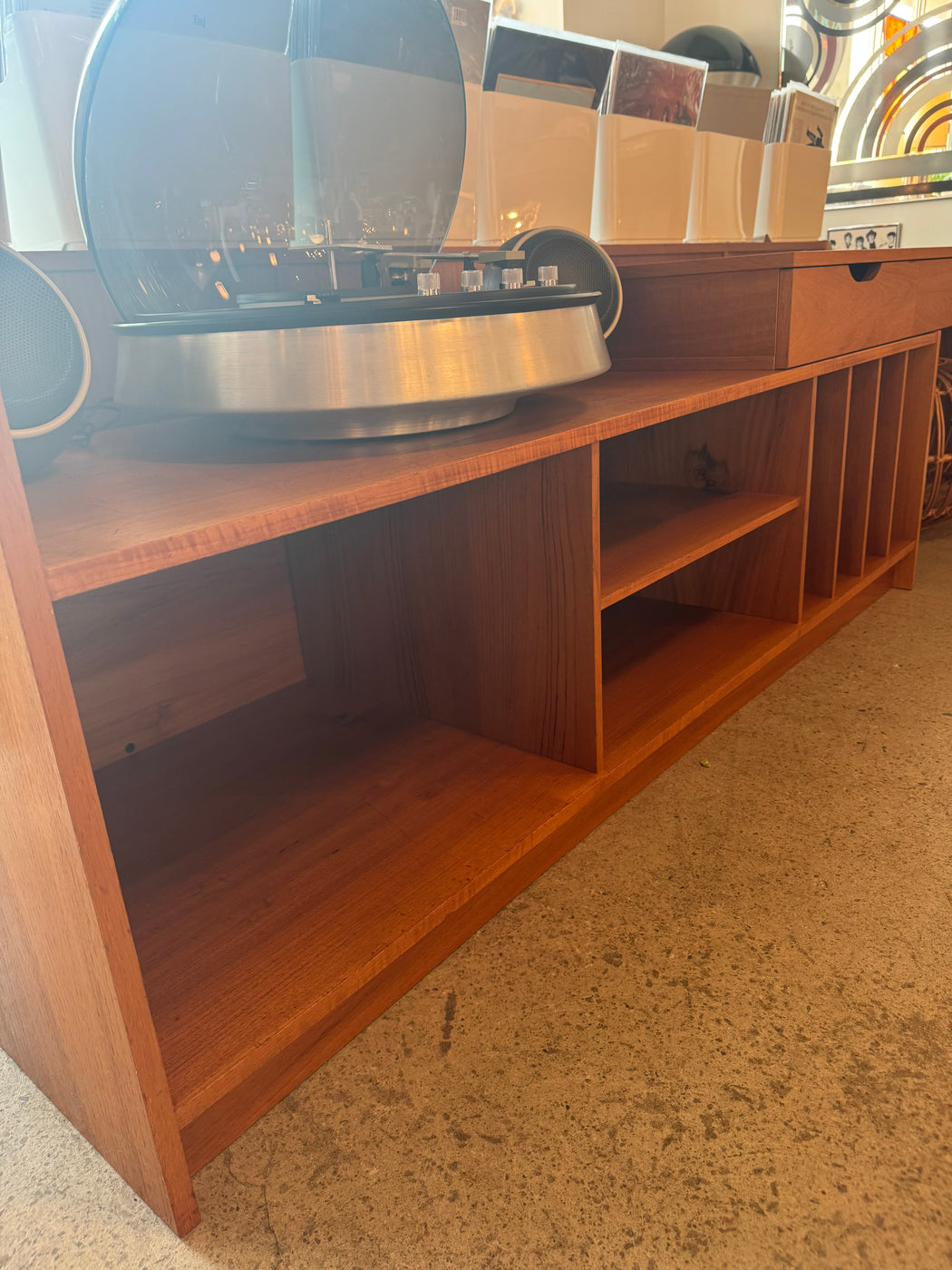 Teak Expanding Media Unit