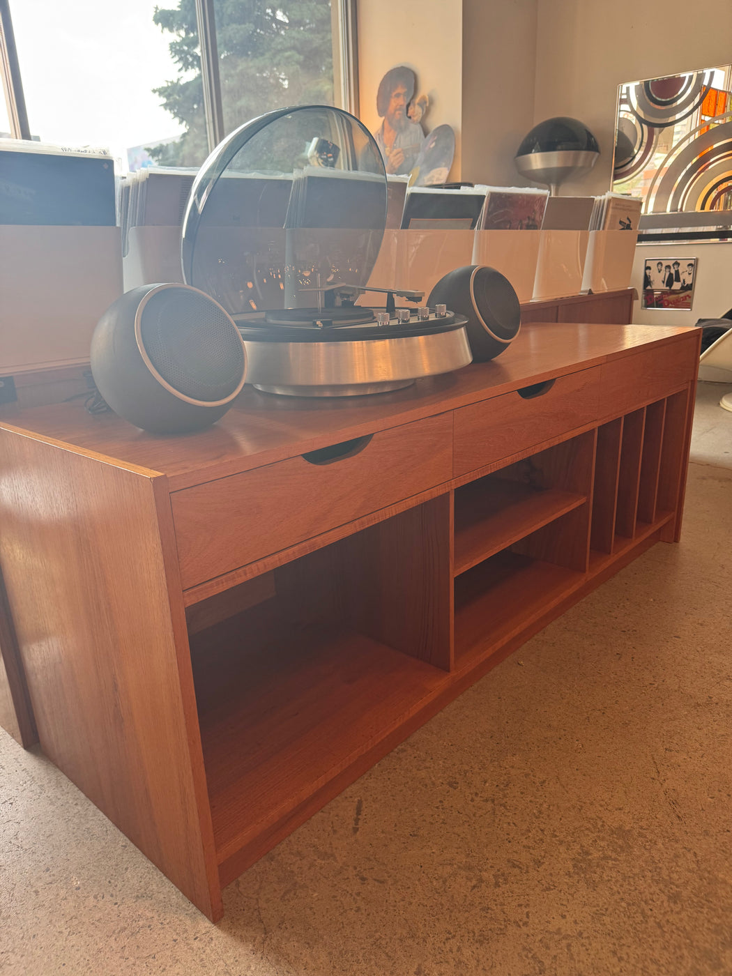 Teak Expanding Media Unit