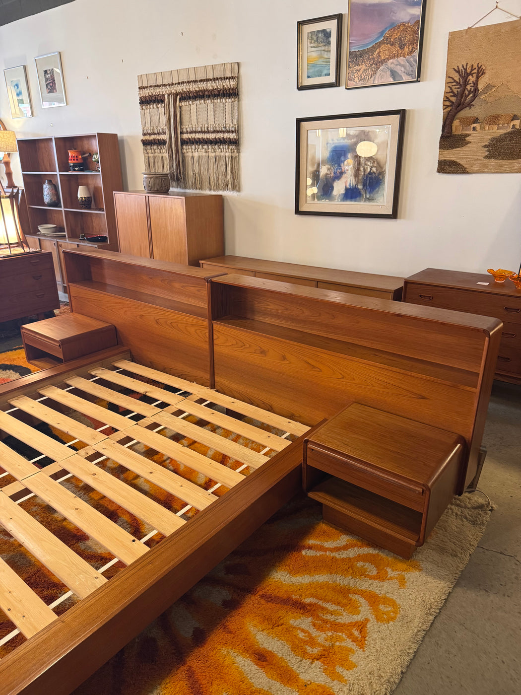 Westnofa Queen Teak Bed + Nightstands