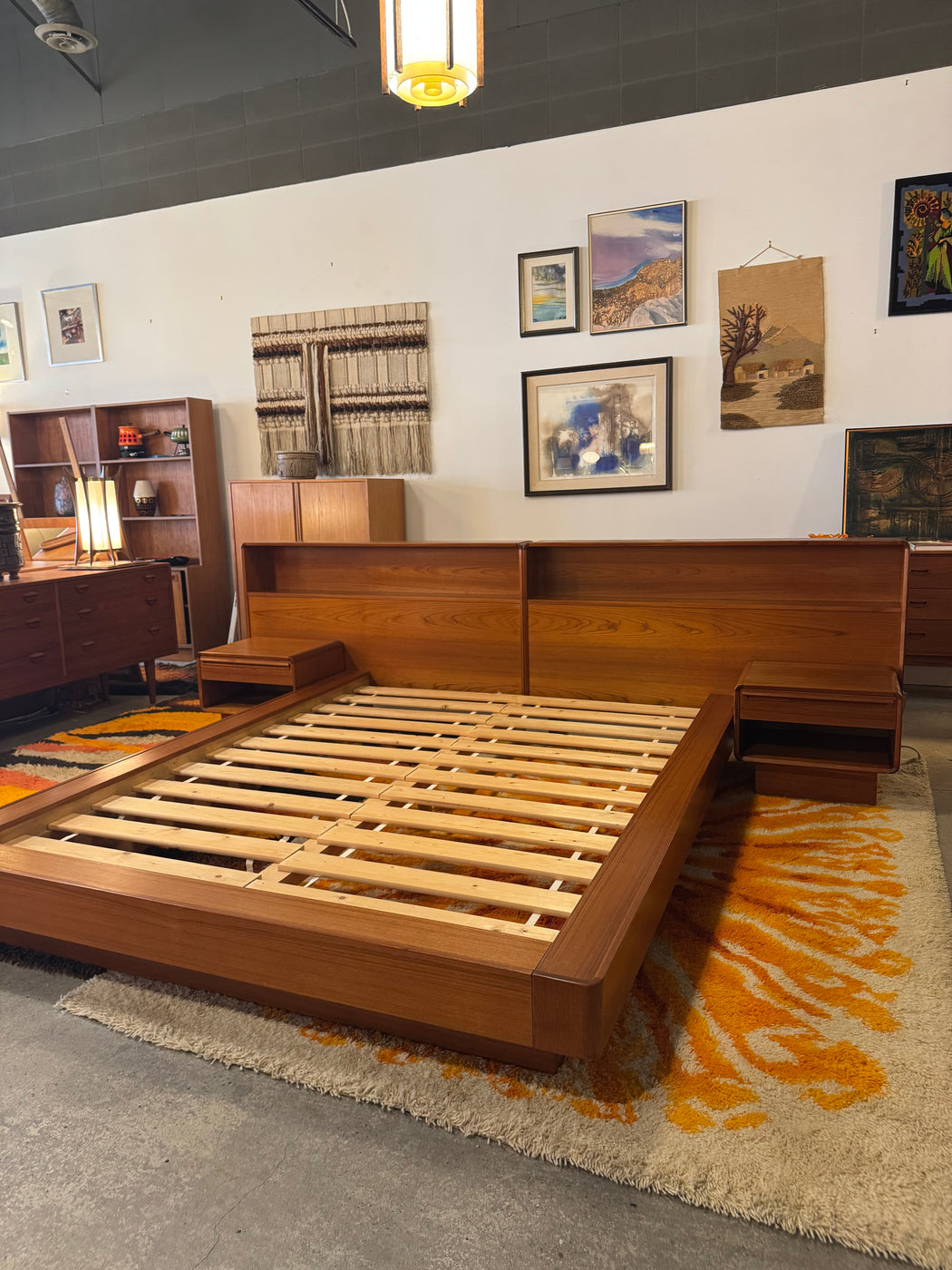 Westnofa Queen Teak Bed + Nightstands