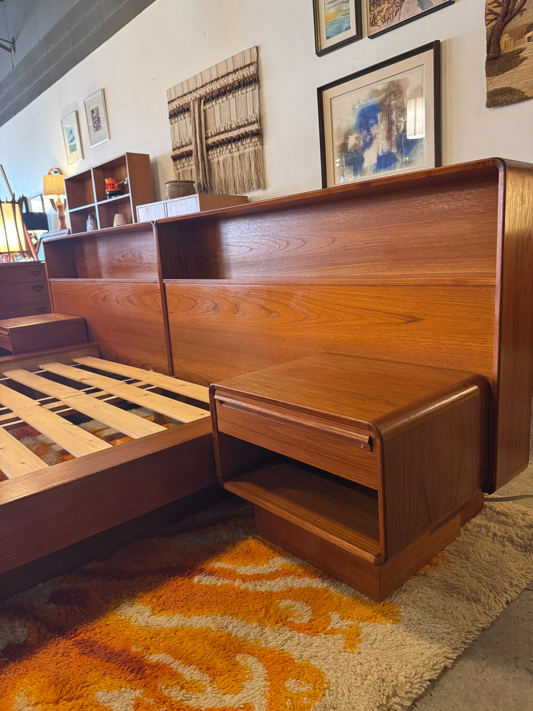 Westnofa Queen Teak Bed + Nightstands