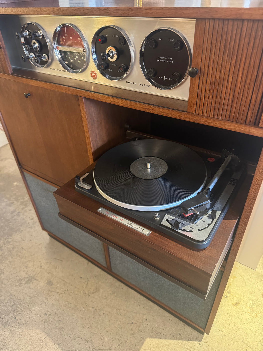 Electrohome 702 Circa 75 Stereo