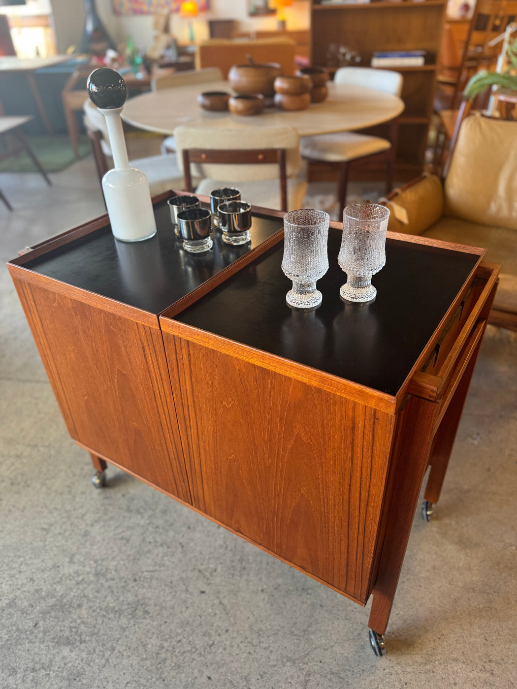 Expanding Teak Bar by Niels Eric Glasdum Jensen