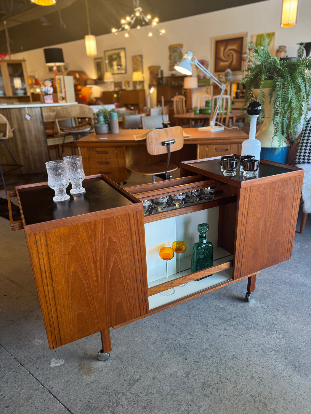 Expanding Teak Bar by Niels Eric Glasdum Jensen