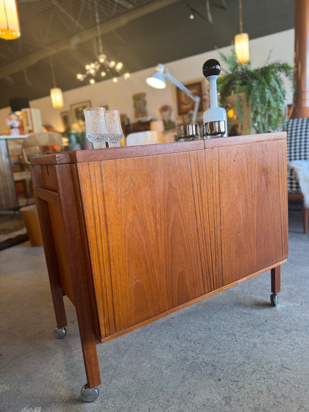 Expanding Teak Bar by Niels Eric Glasdum Jensen
