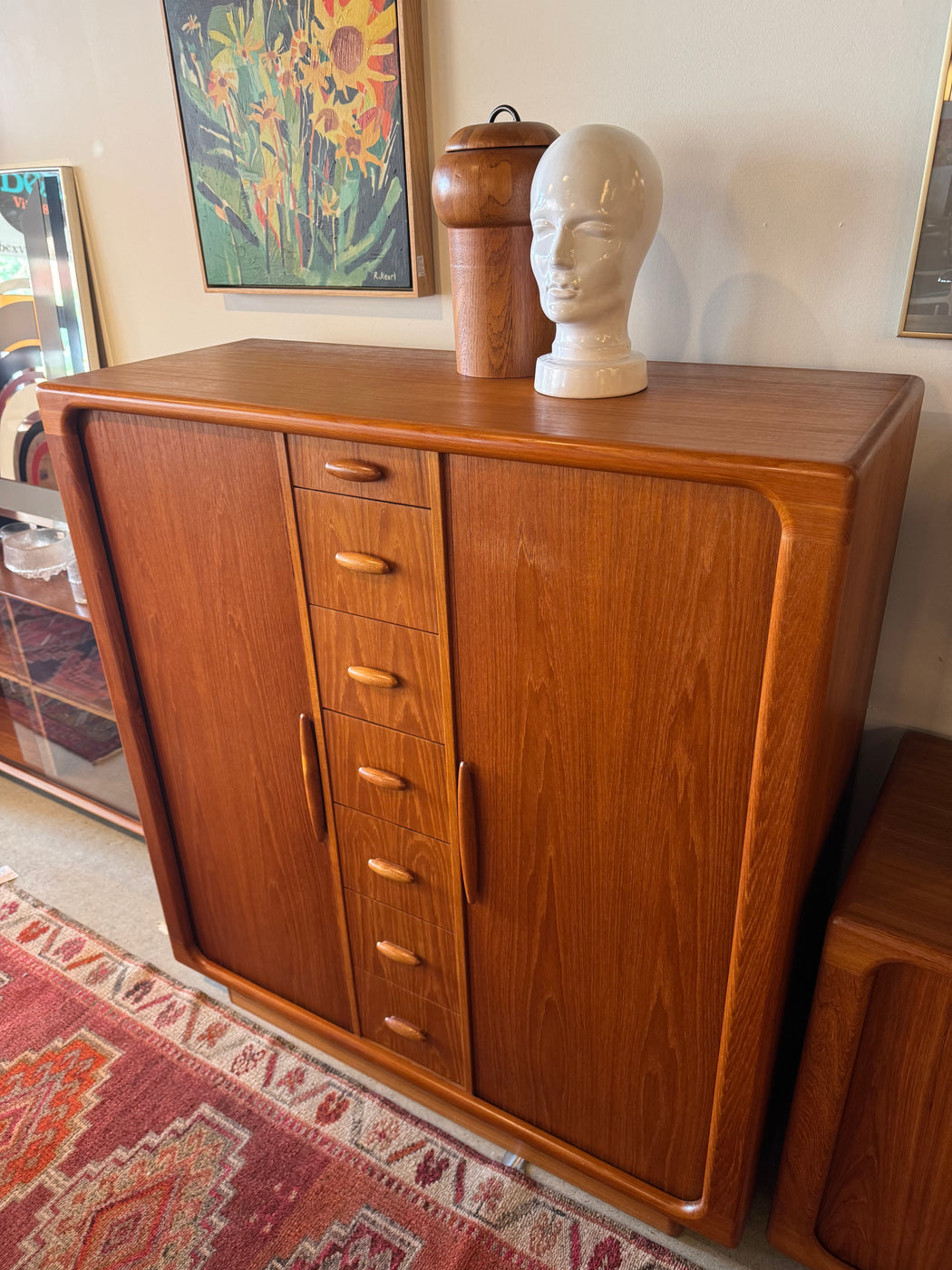 Dyrlund Dresser Hutch