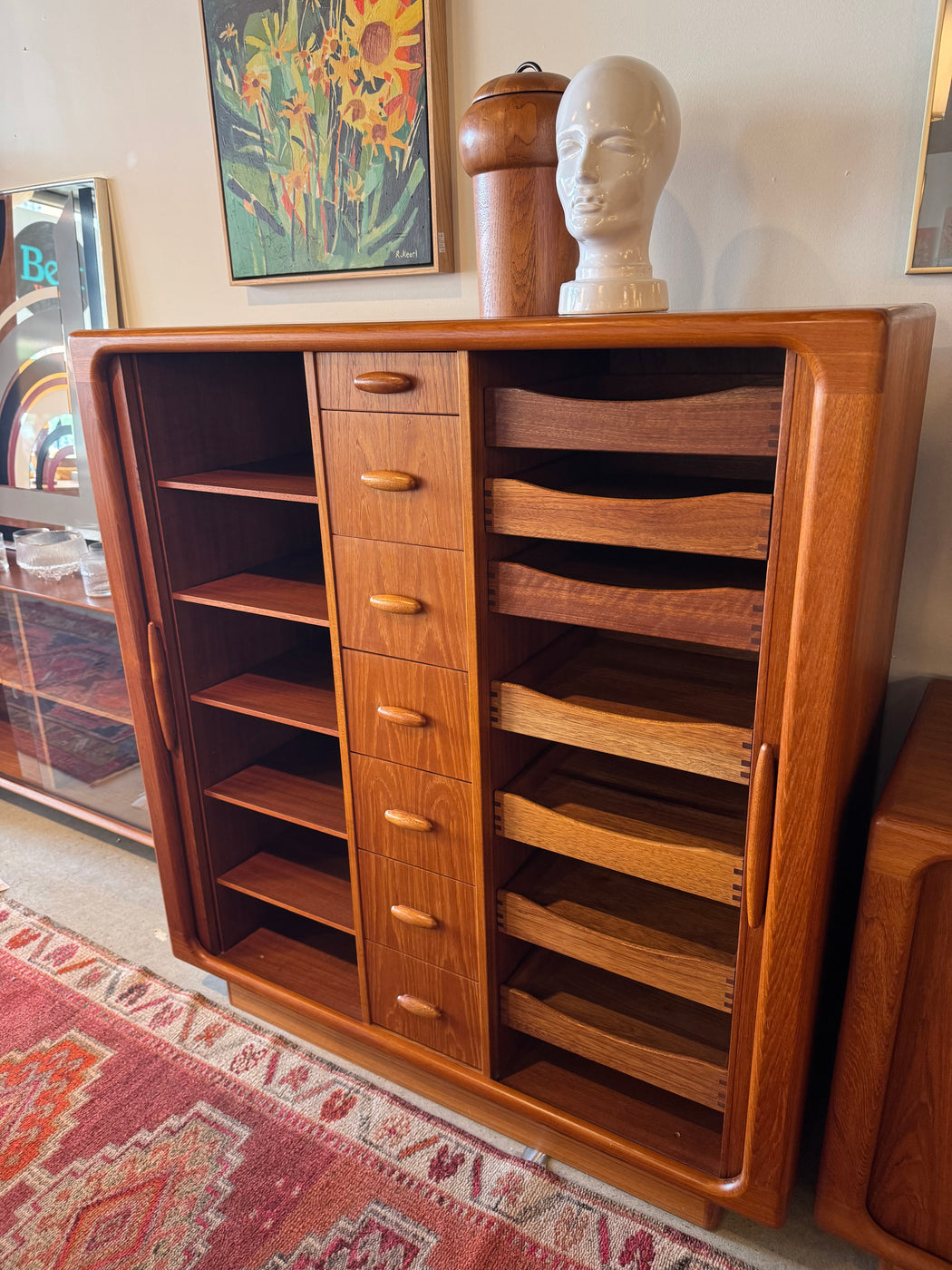 Dyrlund Dresser Hutch
