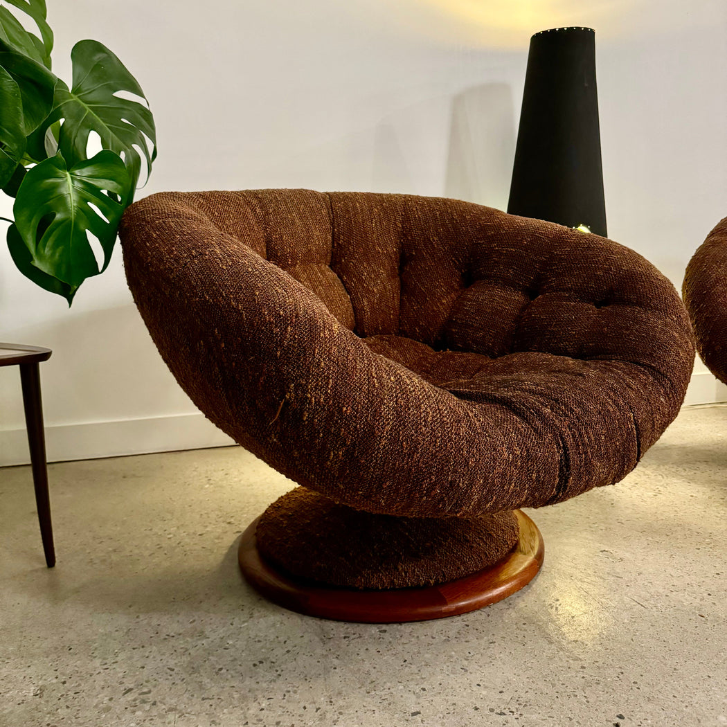 R. Huber Scoop Swivel Chair